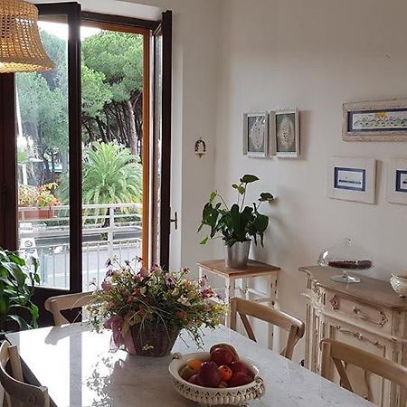 マリーナ・ディ・カッラーラ Brezza Marina Bed & Breakfast エクステリア 写真