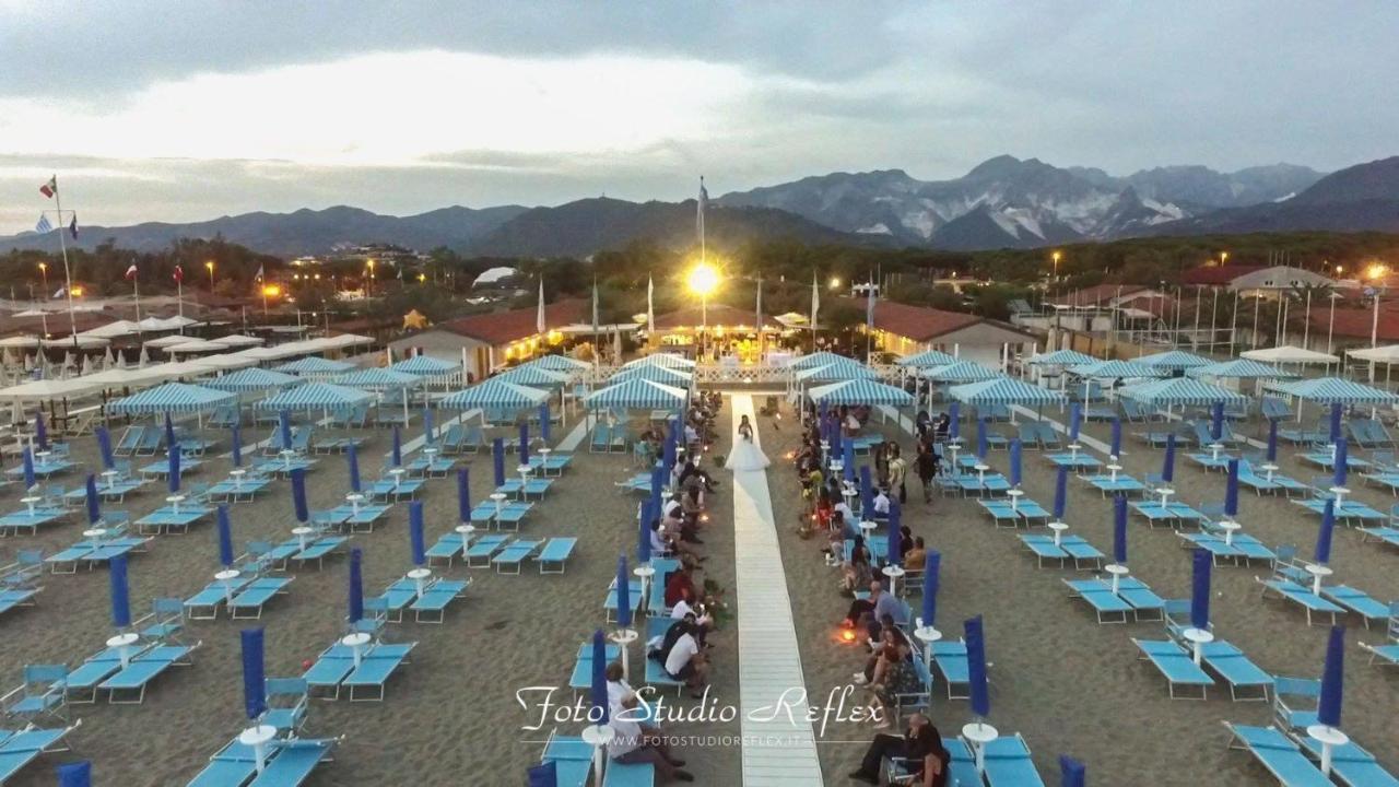 マリーナ・ディ・カッラーラ Brezza Marina Bed & Breakfast エクステリア 写真