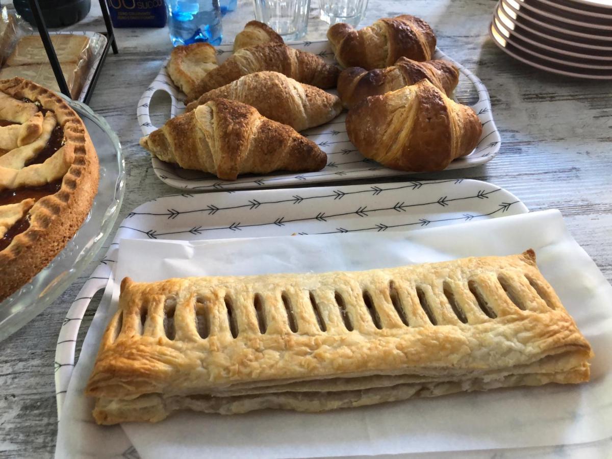 マリーナ・ディ・カッラーラ Brezza Marina Bed & Breakfast エクステリア 写真