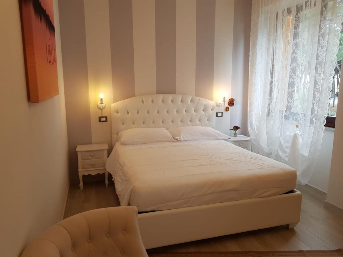 マリーナ・ディ・カッラーラ Brezza Marina Bed & Breakfast エクステリア 写真