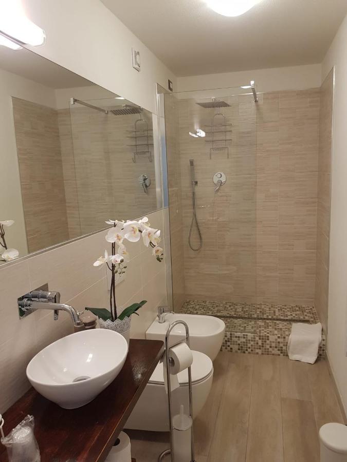 マリーナ・ディ・カッラーラ Brezza Marina Bed & Breakfast エクステリア 写真