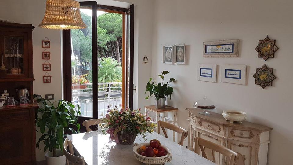 マリーナ・ディ・カッラーラ Brezza Marina Bed & Breakfast エクステリア 写真